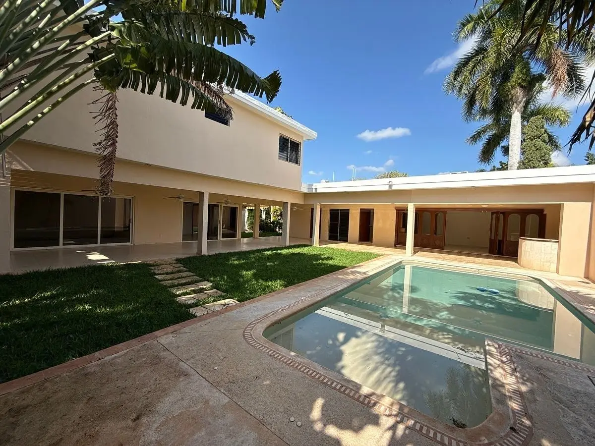 Casa de Dos Plantas y 4 Recamaras Ubicada en el Norte de Merida
