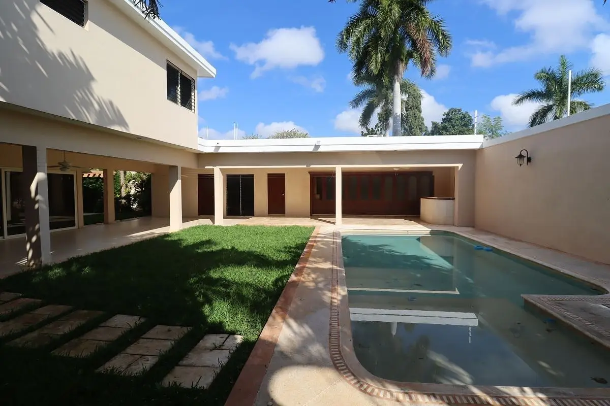 Casa de Dos Plantas y 4 Recamaras Ubicada en el Norte de Merida — foto 2