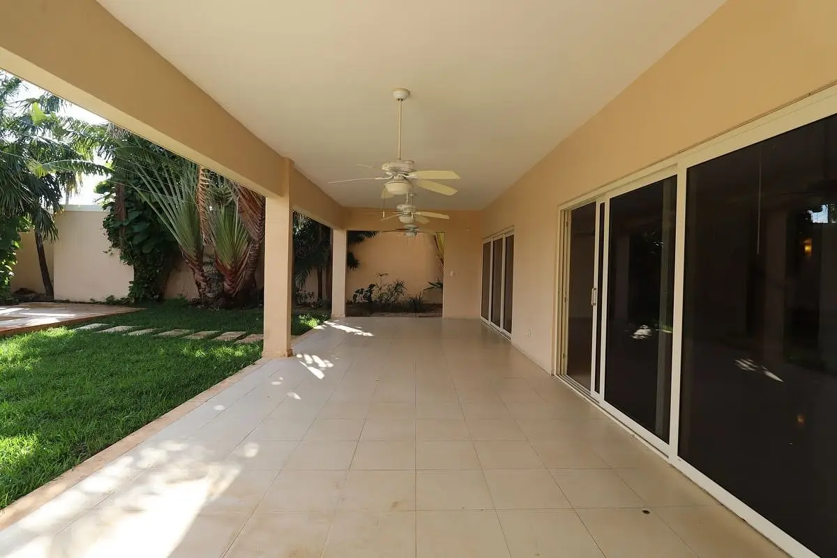 Casa de Dos Plantas y 4 Recamaras Ubicada en el Norte de Merida — foto 4