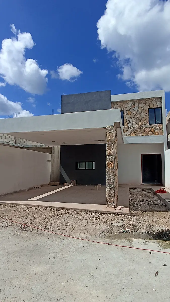 Casa de Dos Plantas y 4 Recamaras Ubicada en el Norte de Merida