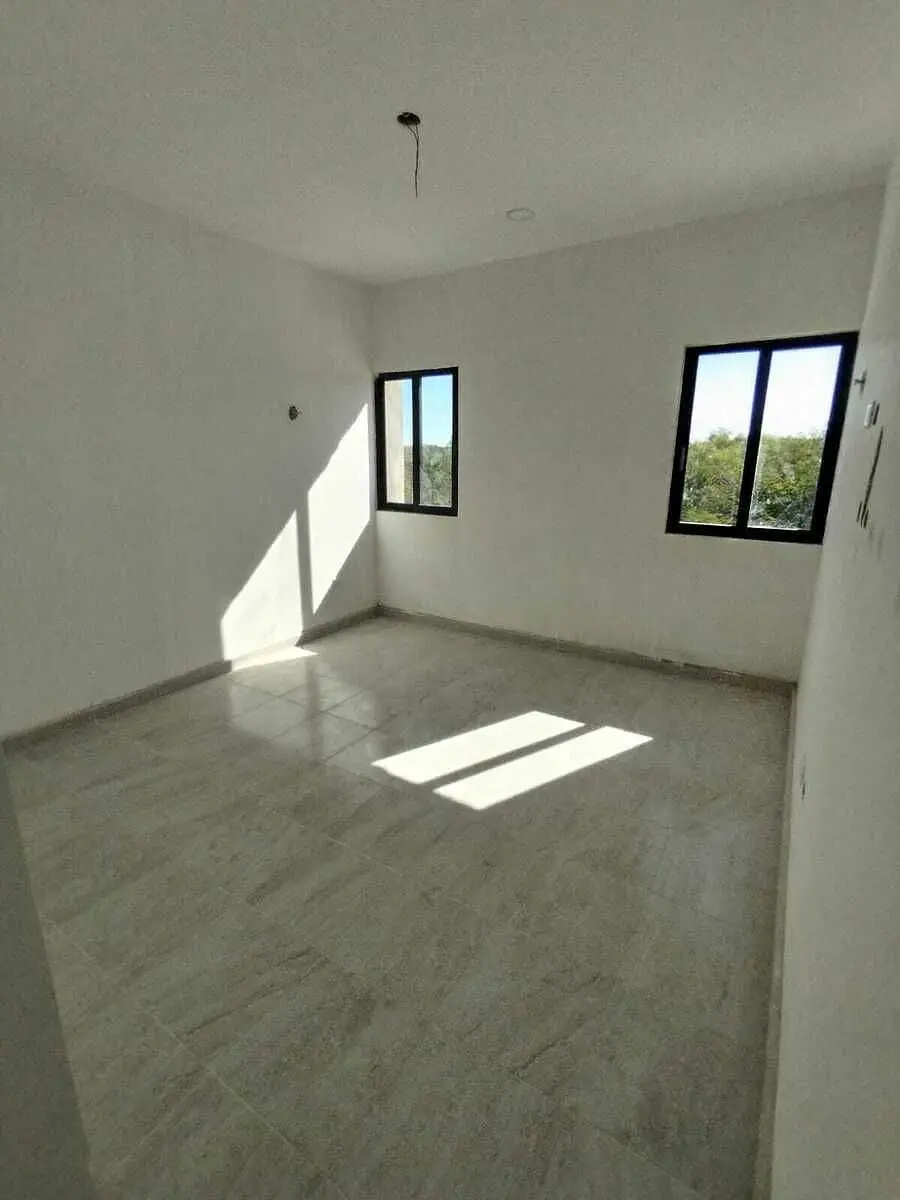 Casa de Dos Plantas y 4 Recamaras Ubicada en el Norte de Merida — foto 4