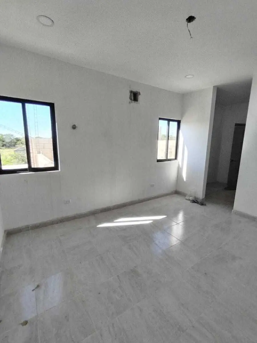 Casa de Dos Plantas y 4 Recamaras Ubicada en el Norte de Merida — foto 6