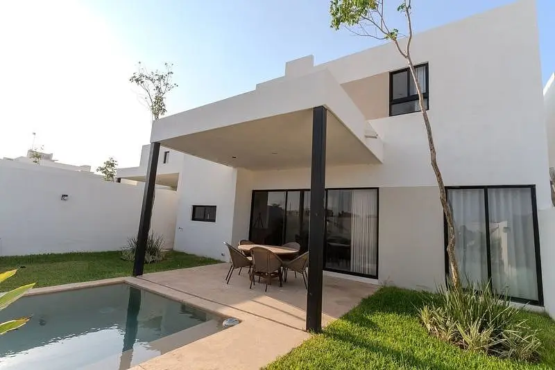 Casa Dos Plantas en Privada con Amenidades Ubicada en el Norte de Merida