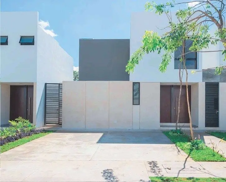 Casa de Dos Plantas en Privada con Amenidades Ubicada en el Norte de Merida