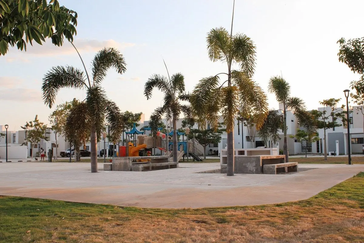 Casa de Dos Plantas en Privada con Amenidades en el Norte de Merida — foto 6