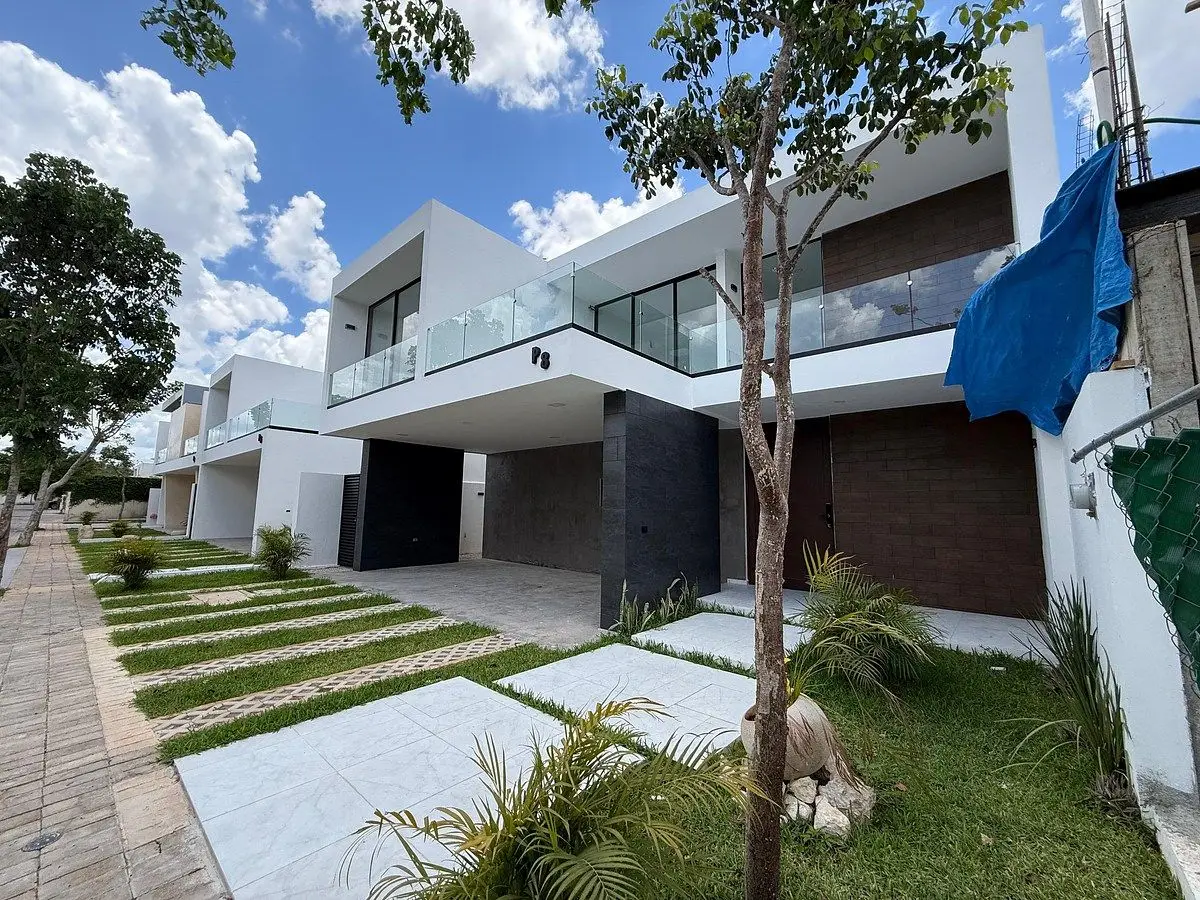 Casa de Dos Plantas Ubicada en Privada con Amenidades en el Norte de Merida — foto 2