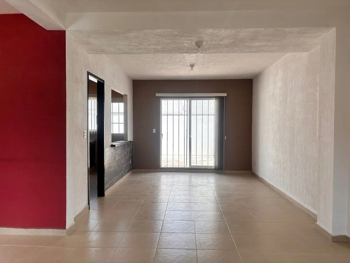 Casa Amplia e iluminada en Fracc con Amenidades Villas la Toscana — foto 5