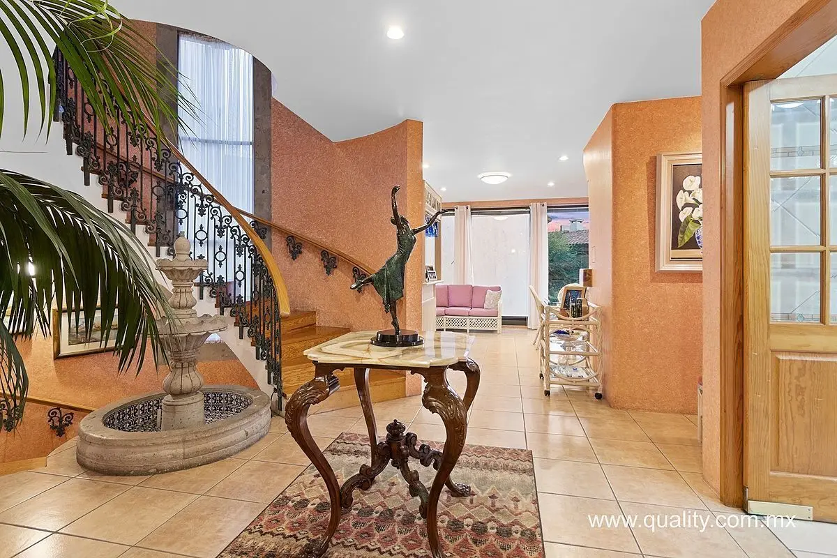 Venta de Casa, Club de Golf los Encinos Lerma 5 Recámaras Jardín Terraza — foto 2