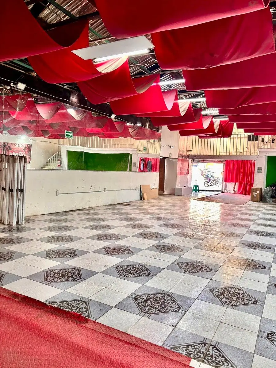 Local Comercial en Esquina Eje Central y Rep de Ecuador — foto 4