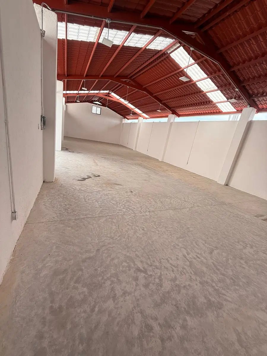 Bodega Comercial con Oficina en Renta en Cuernavaca — foto 4