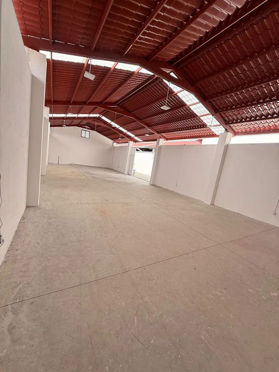 Bodega Comercial con Oficina en Renta en Cuernavaca — foto 5