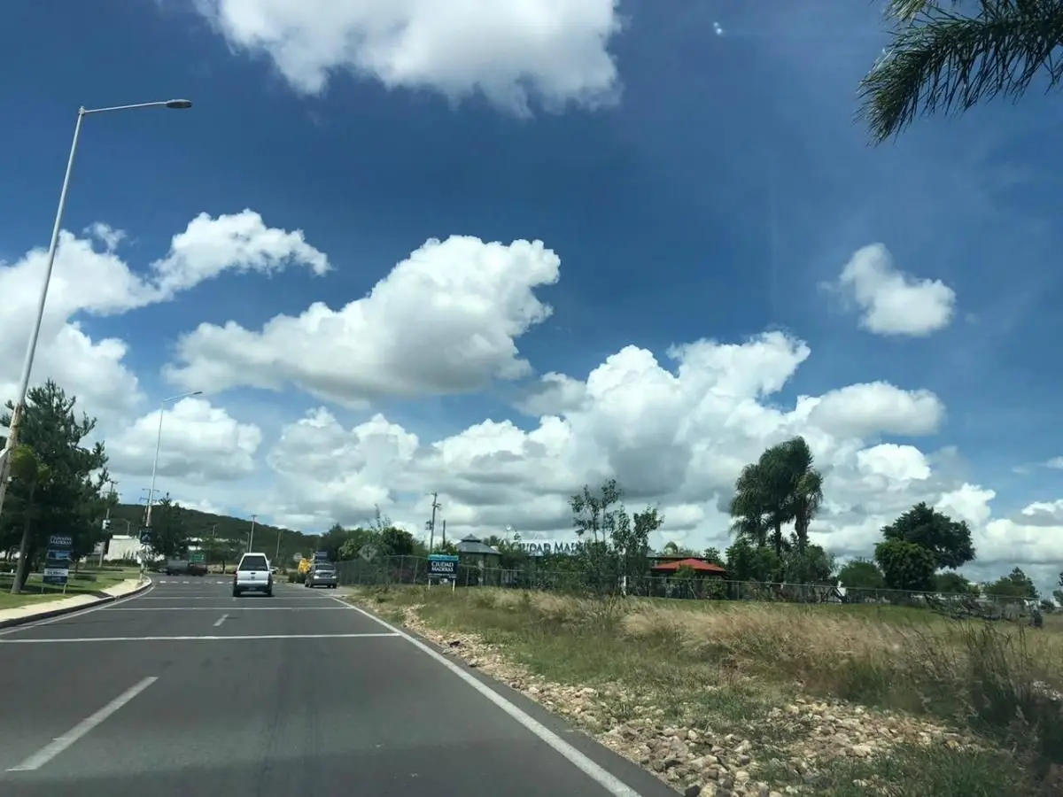 Terreno Comercial en Venta de Oportunidad Ciudad Maderas — foto 4