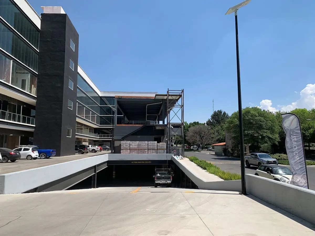 Local Ancla en Venta la Reserva el Campanario Queretaro — foto 3