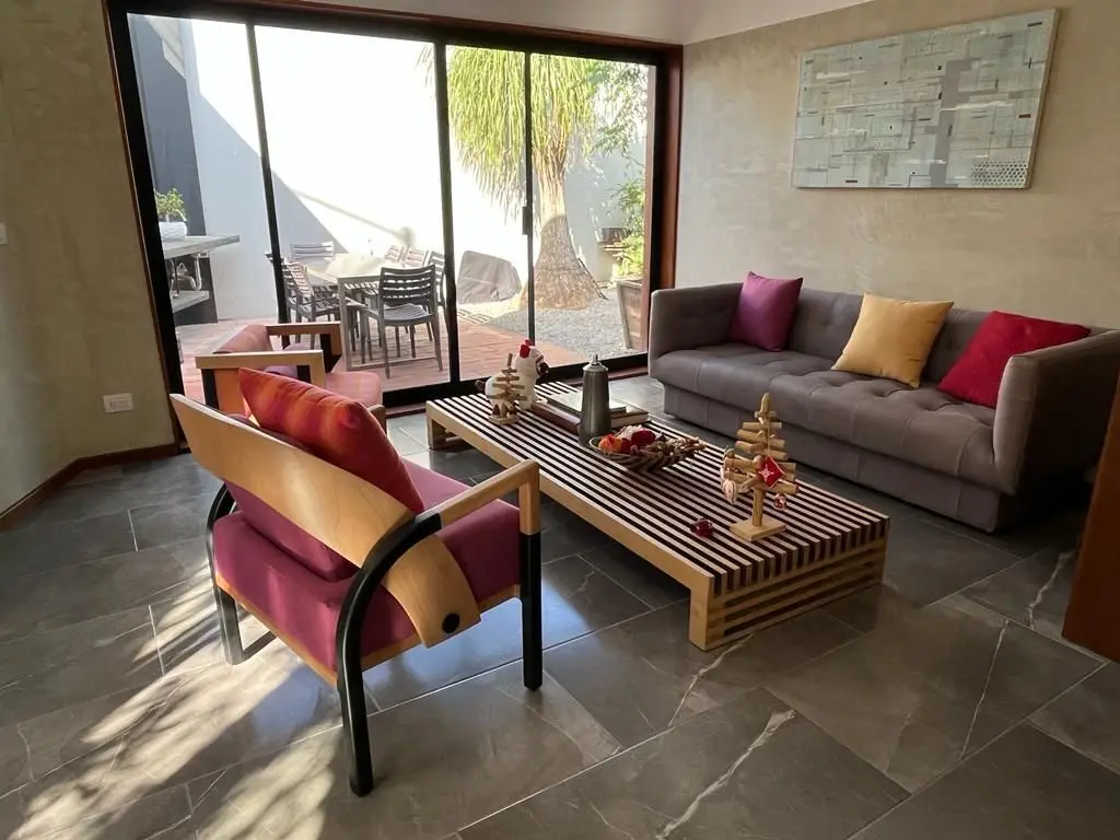 Casa en Venta con Recámara en Pb en Privada en Juriquilla — foto 3