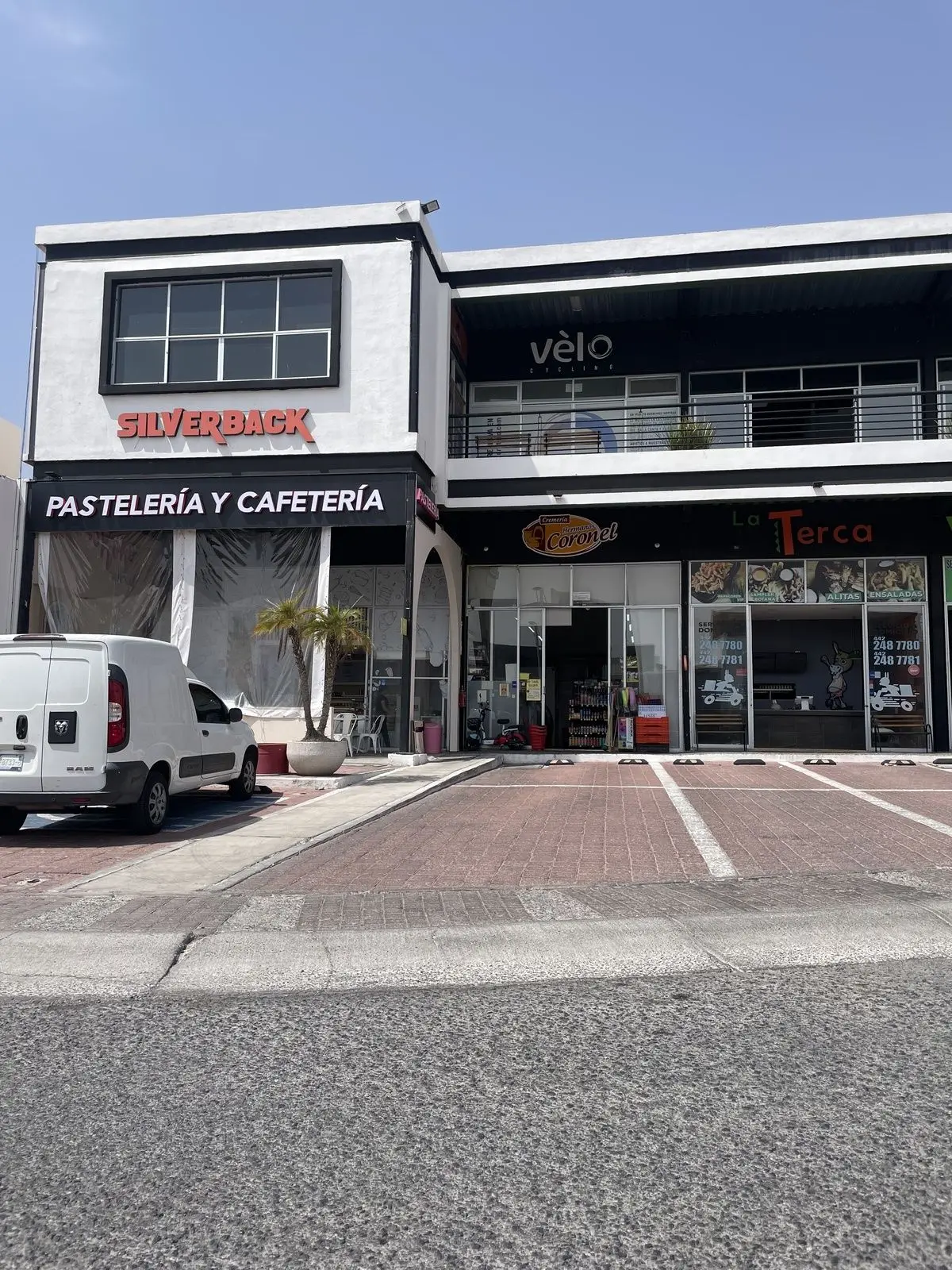 Local en Venta Residencial el Refugio Queretaro — foto 4