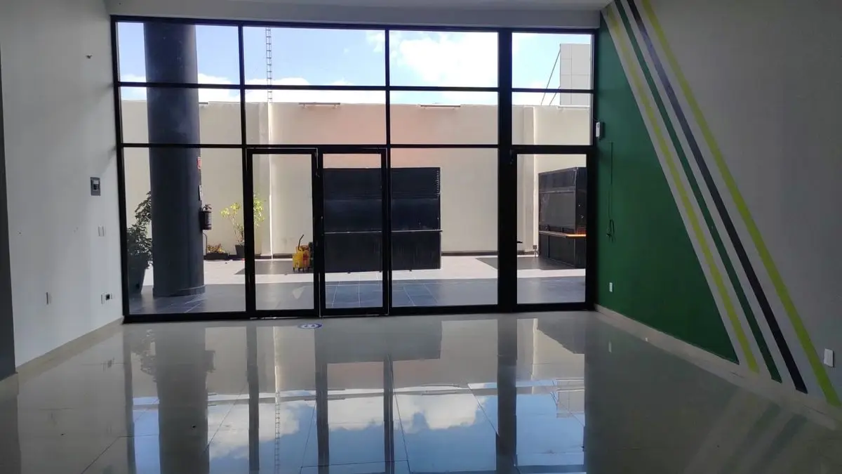 Renta Local en Plaza Comercial Av Zaragoza Queretaro — foto 2