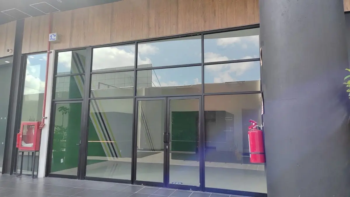 Renta Local en Plaza Comercial Av Zaragoza Queretaro — foto 3