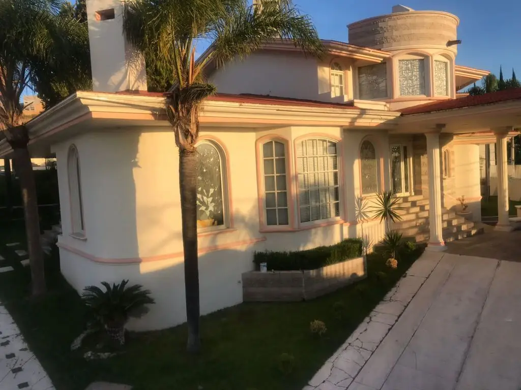 Casa en venta con alberca y jardin Loma dorada Querétaro — foto 2