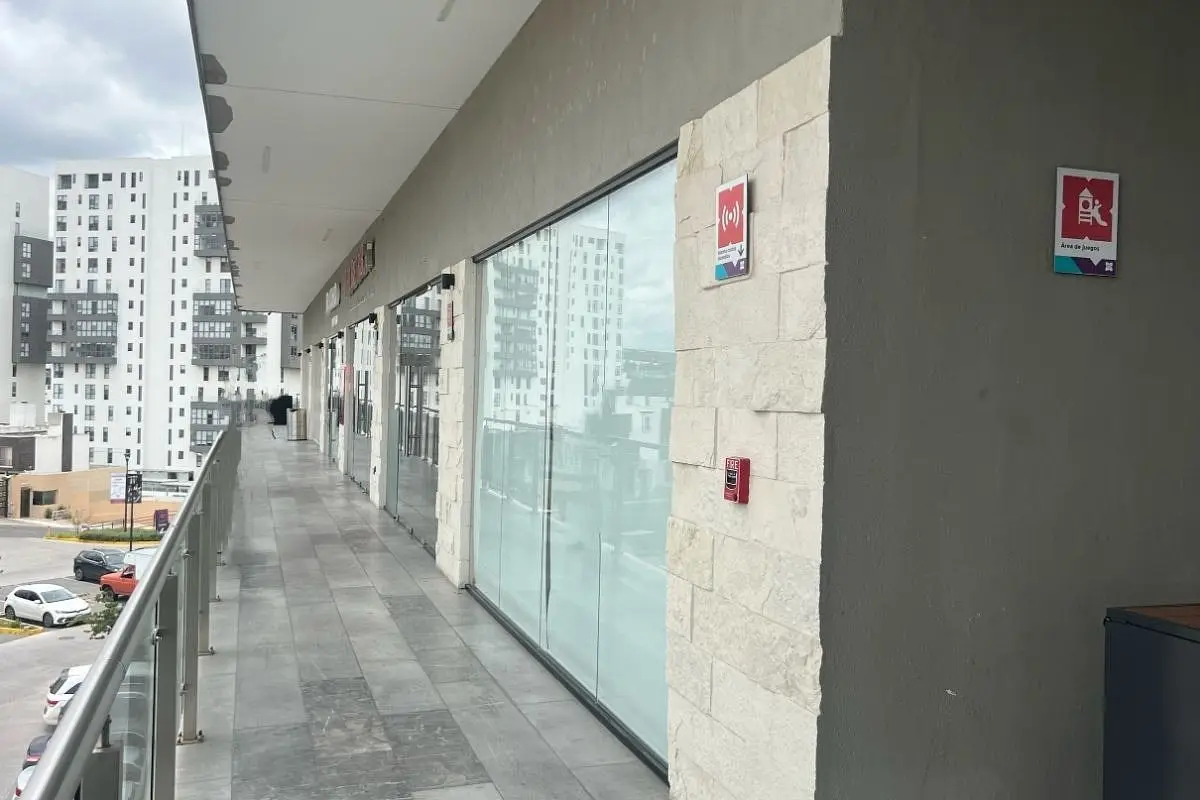 Local comercial en renta en Plaza Xentric Mirador. Queretaro — foto 2