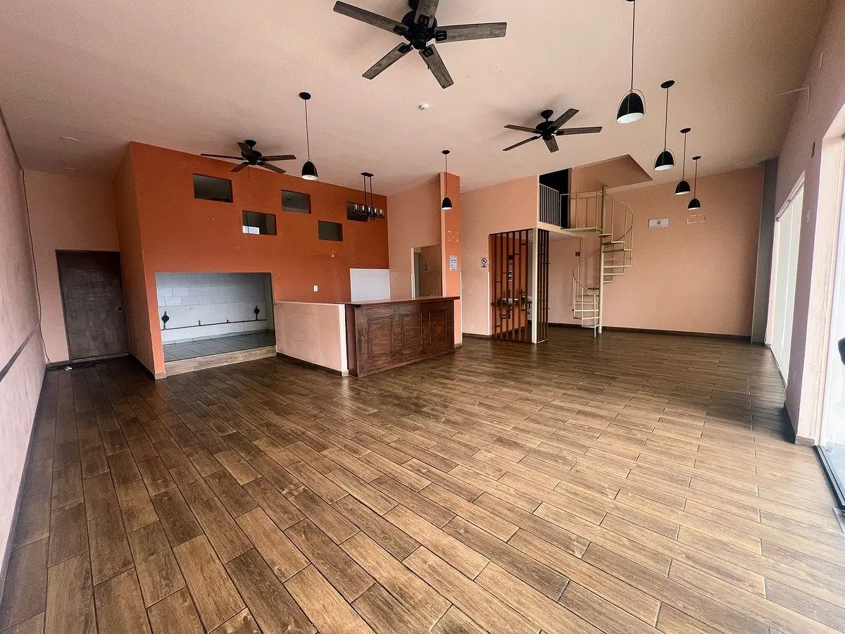 Local comercial en renta en Plaza Xentric Mirador. Queretaro — foto 5