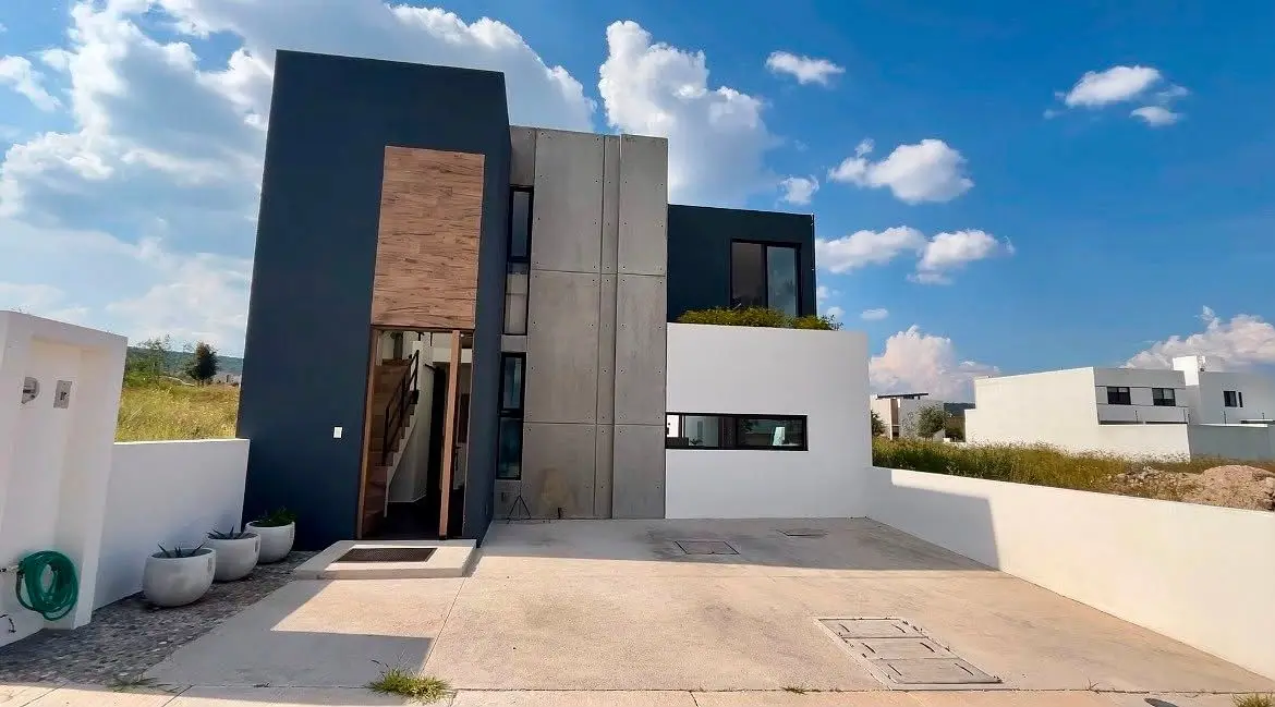 Casa de Autor en Venta en el Mayorazgo Queretaro