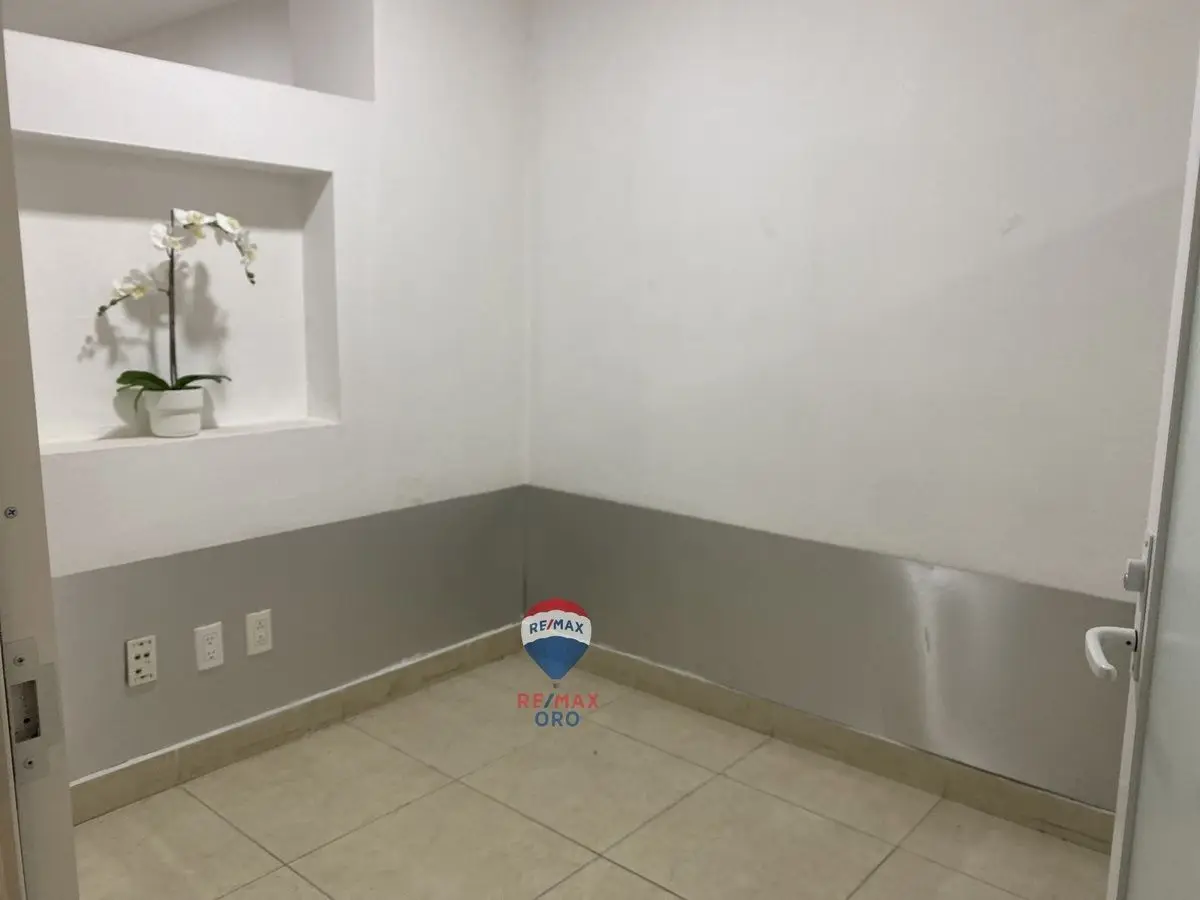 Local Comercial en Renta Frenta a Plaza de las Américas — foto 4