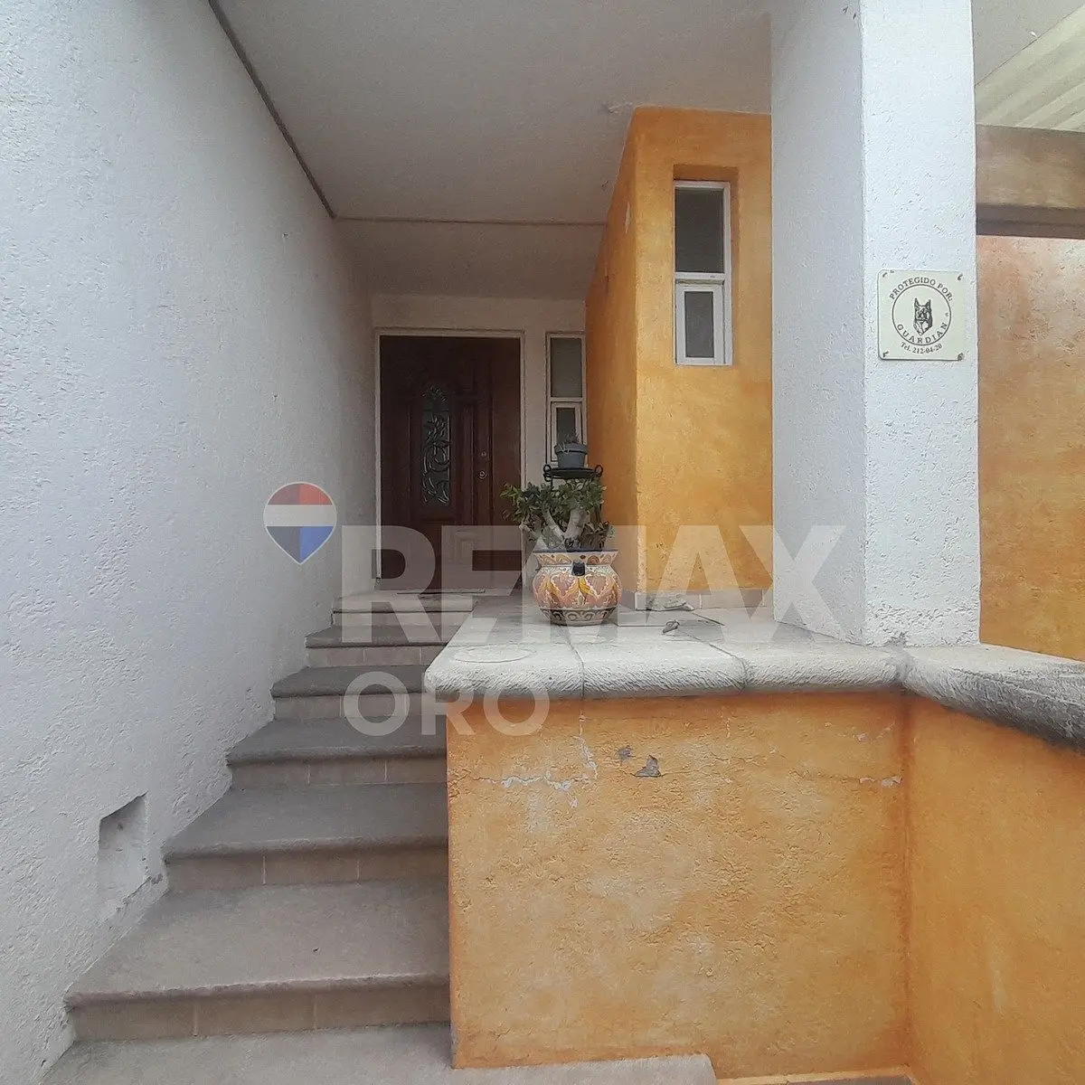 Casa en Venta en Tejeda, Corregidora. Amplia y con Jardin — foto 2