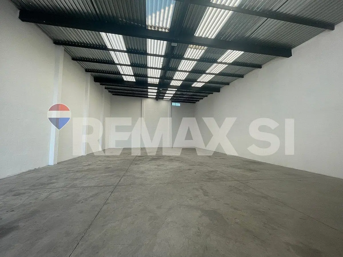 Bodega Comercial Renta Puerto de Aguirre — foto 2