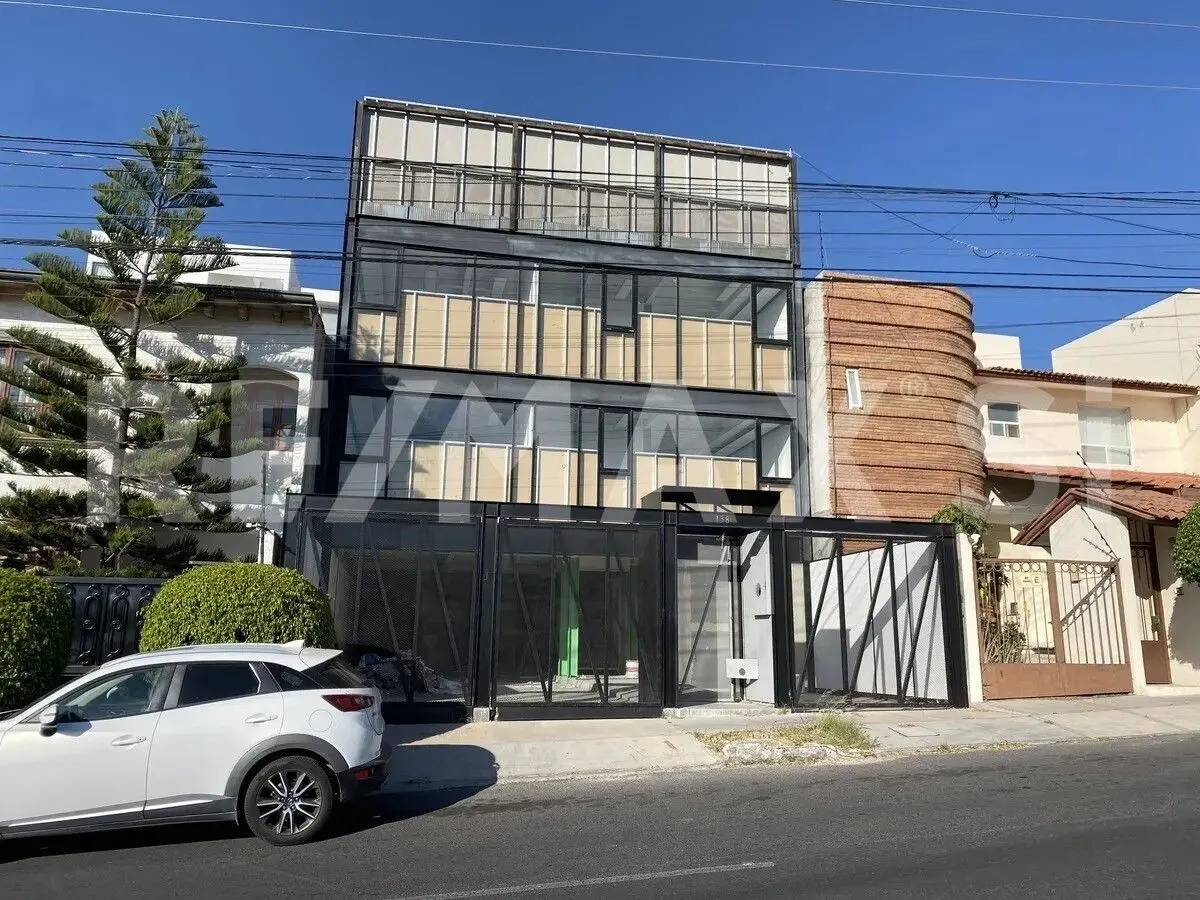 Cev Edificio Comercial en Venta y Renta Arboledas del Parque Querétaro — foto 2