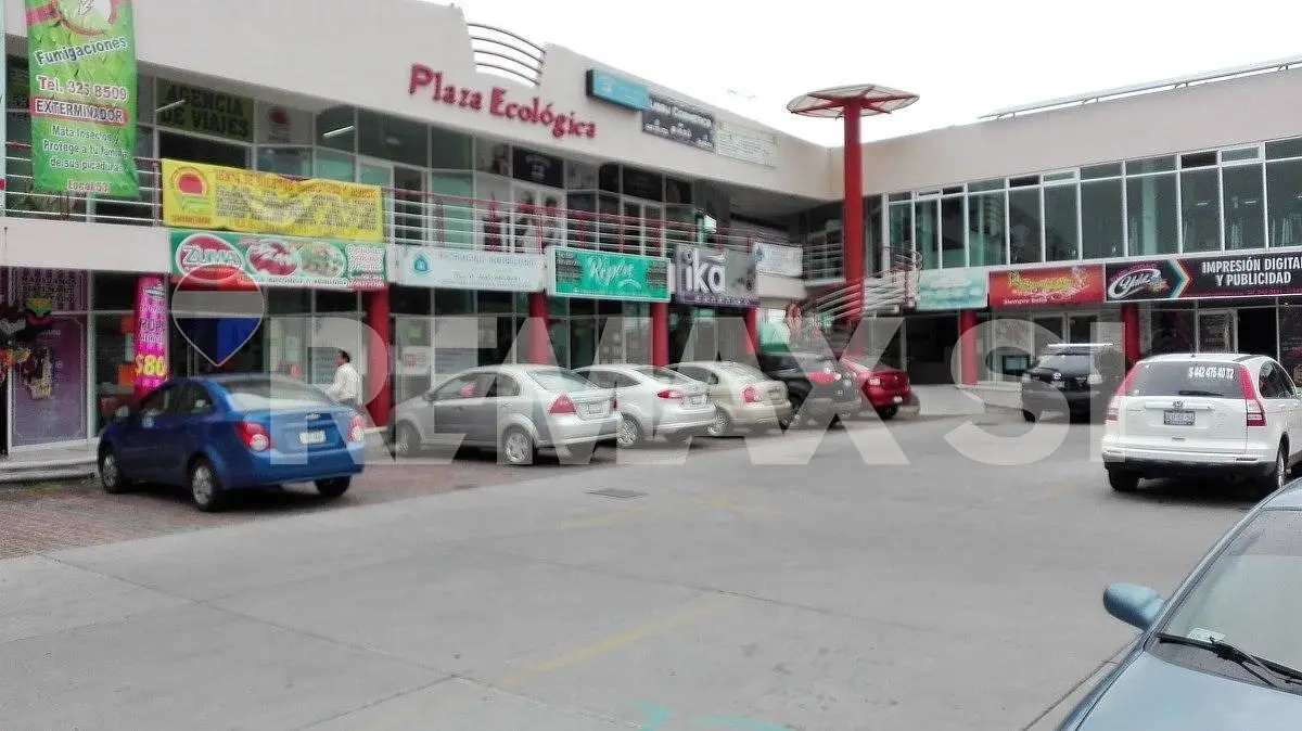 Local en Plaza Comercial Sobre Pie de la Cuesta — foto 2