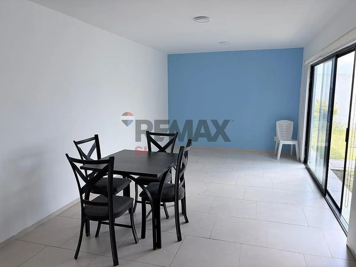 RCR Casa en Renta Zibata