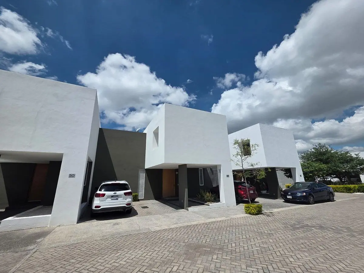 RCR Casa Renta Juriquilla Santa Fe Nuevo Capricho
