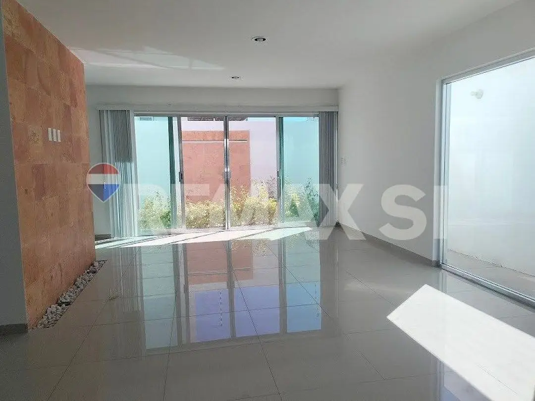 Rcr Casa Renta Lucepolis Milenio Iii — foto 2