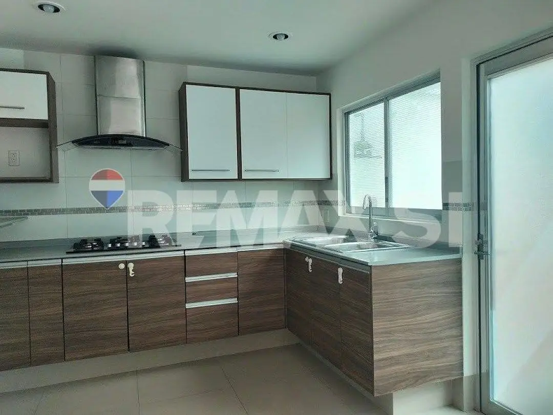 Rcr Casa Renta Lucepolis Milenio Iii — foto 6