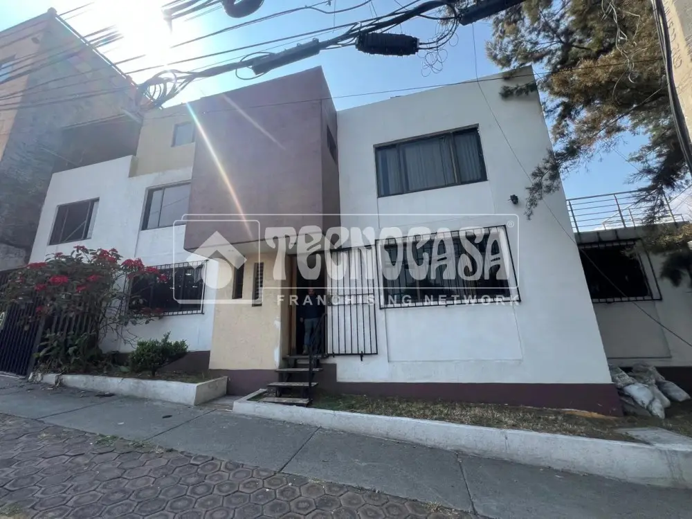Casa en Viveros de la Loma