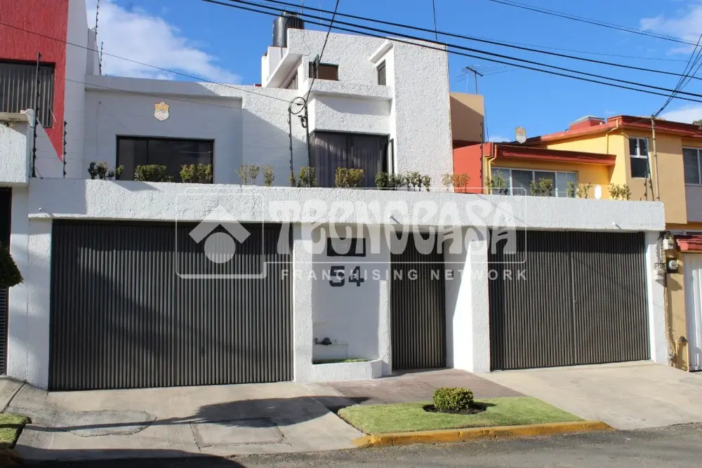 Casa en Viveros de la Loma