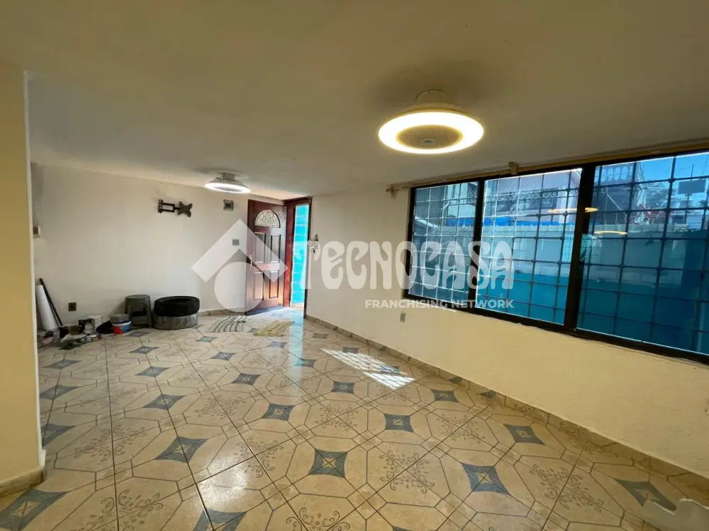 Casa en Unidad Modelo — foto 5