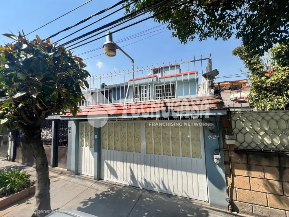 Casa en Viveros de la Loma