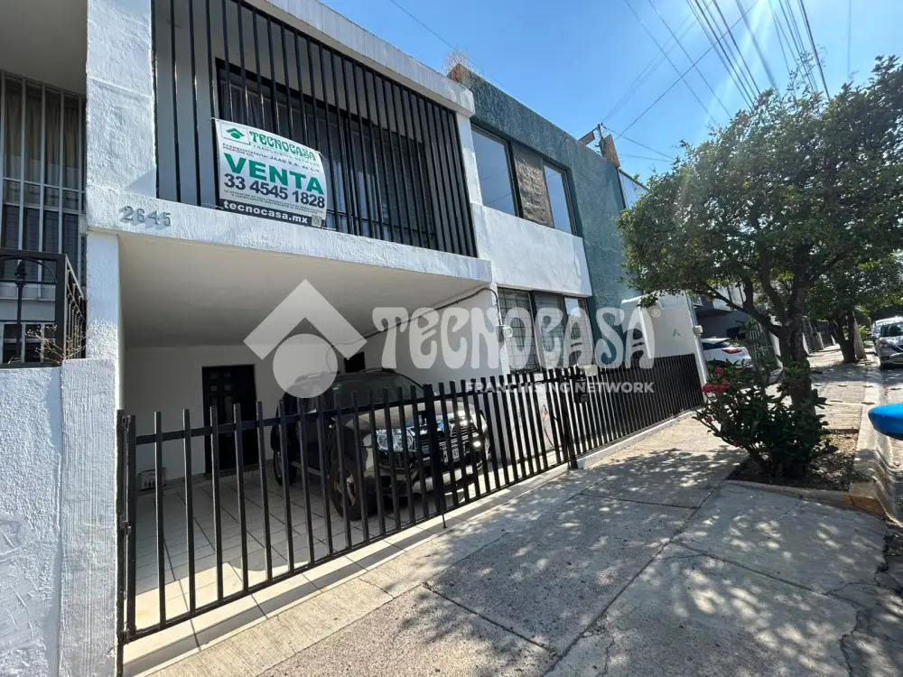 Casa en Jardines del Bosque Centro