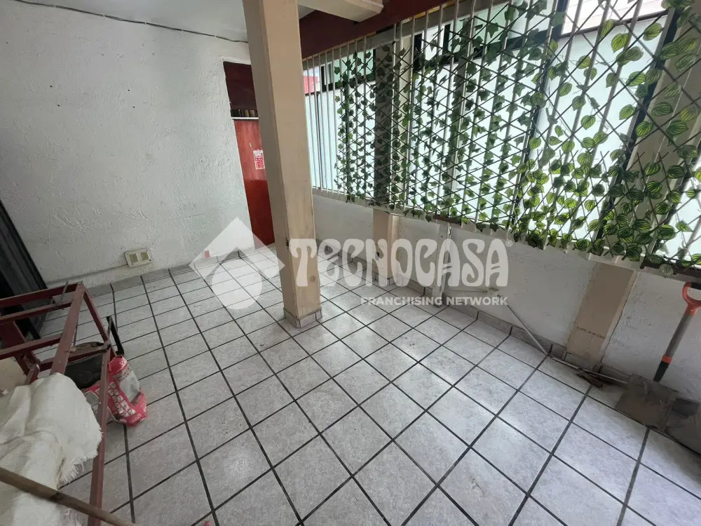 Local Comercial en Barrio 18 — foto 2