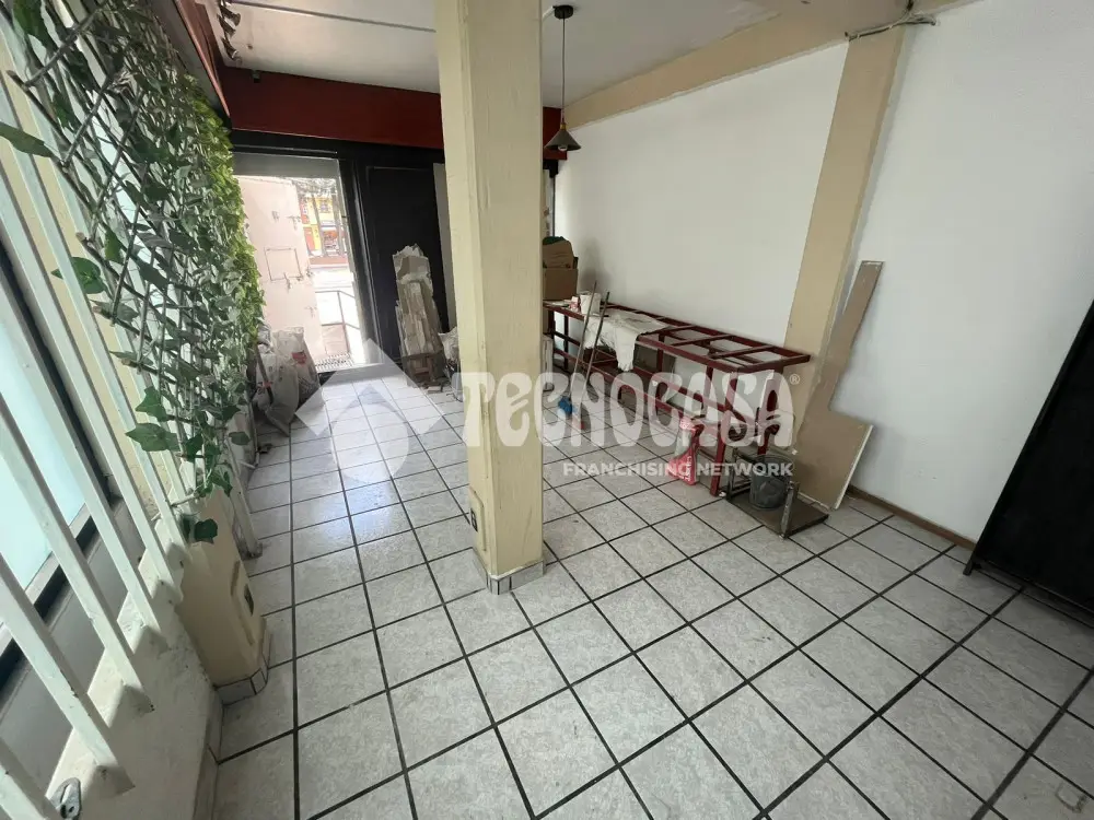 Local Comercial en Barrio 18 — foto 5