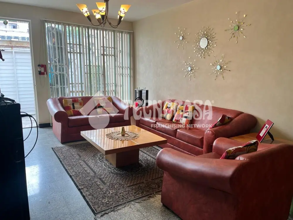 Casa en Letran Valle
