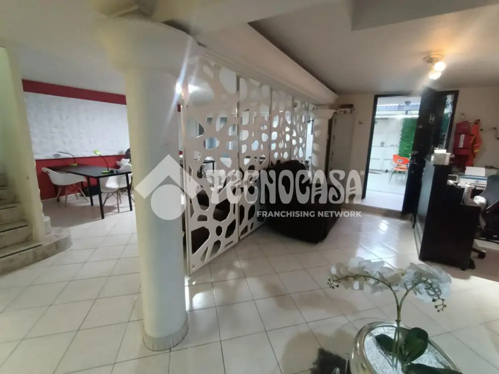 Oficina en Unidad Modelo — foto 4