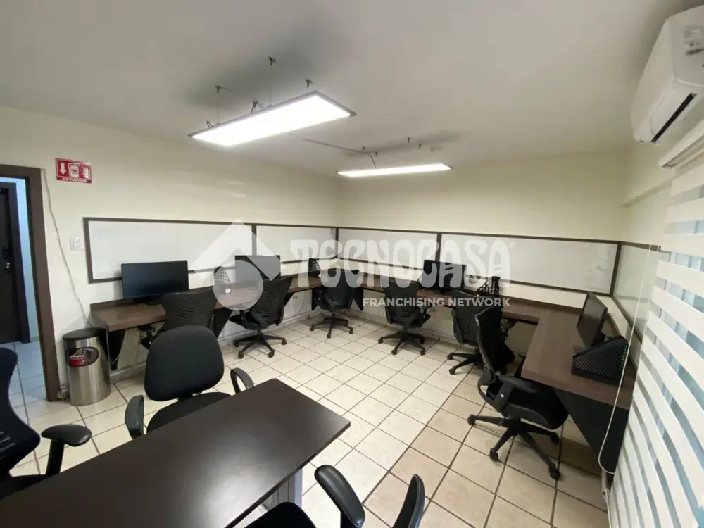 Oficina en Unidad Modelo — foto 6