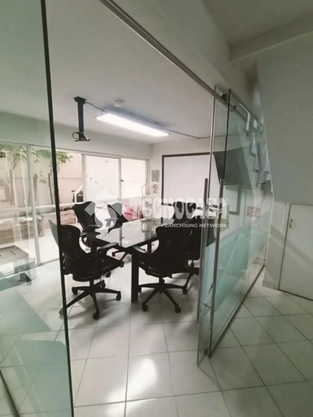 Oficina en Unidad Modelo — foto 7