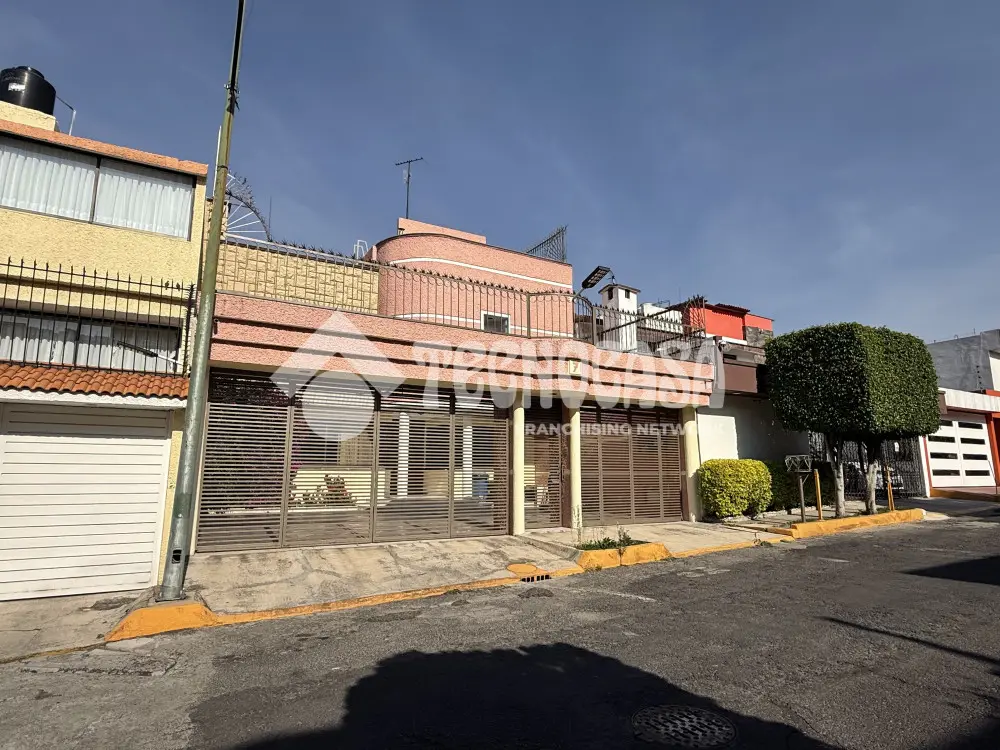 Casa en Jardines de San Mateo