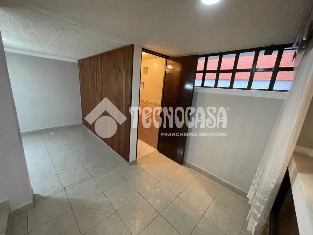 Casa en Unidad Modelo — foto 8