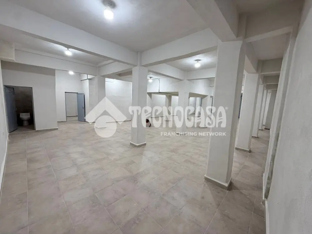 Local Comercial en Centro (Area 8) — foto 2