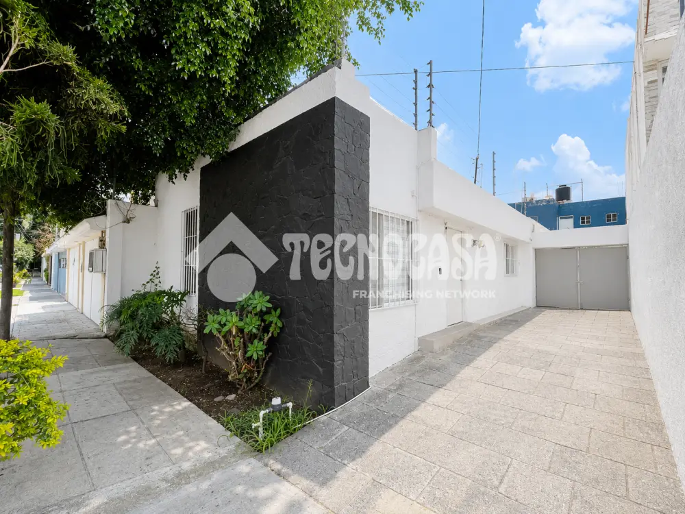 Casa en Jardines del Bosque Centro