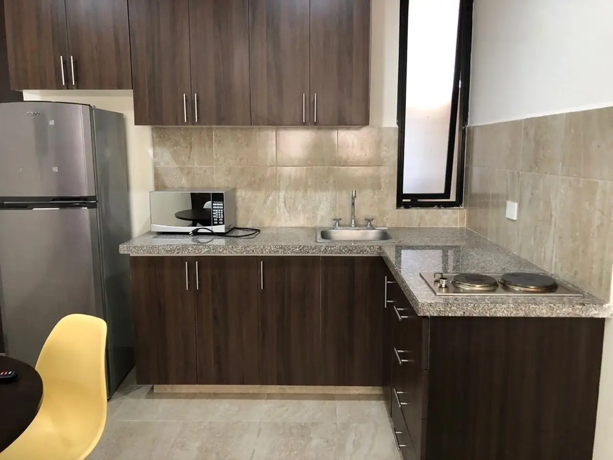 Departamento Amueblado en Planta Baja en Renta, a 2 Cuadras de Altabrisa — foto 3